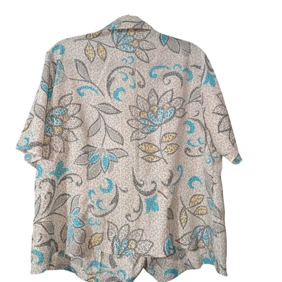 Plus Size Top - Picture 2 of 3